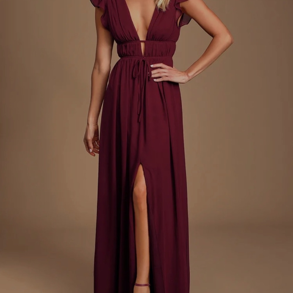 Lulu’s Elegant burgundy  Sleeveless Dress
